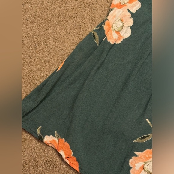 Summer  Casual V-Neck Sleeveless Floral Blouse by O’Neil - Picture 7 of 10